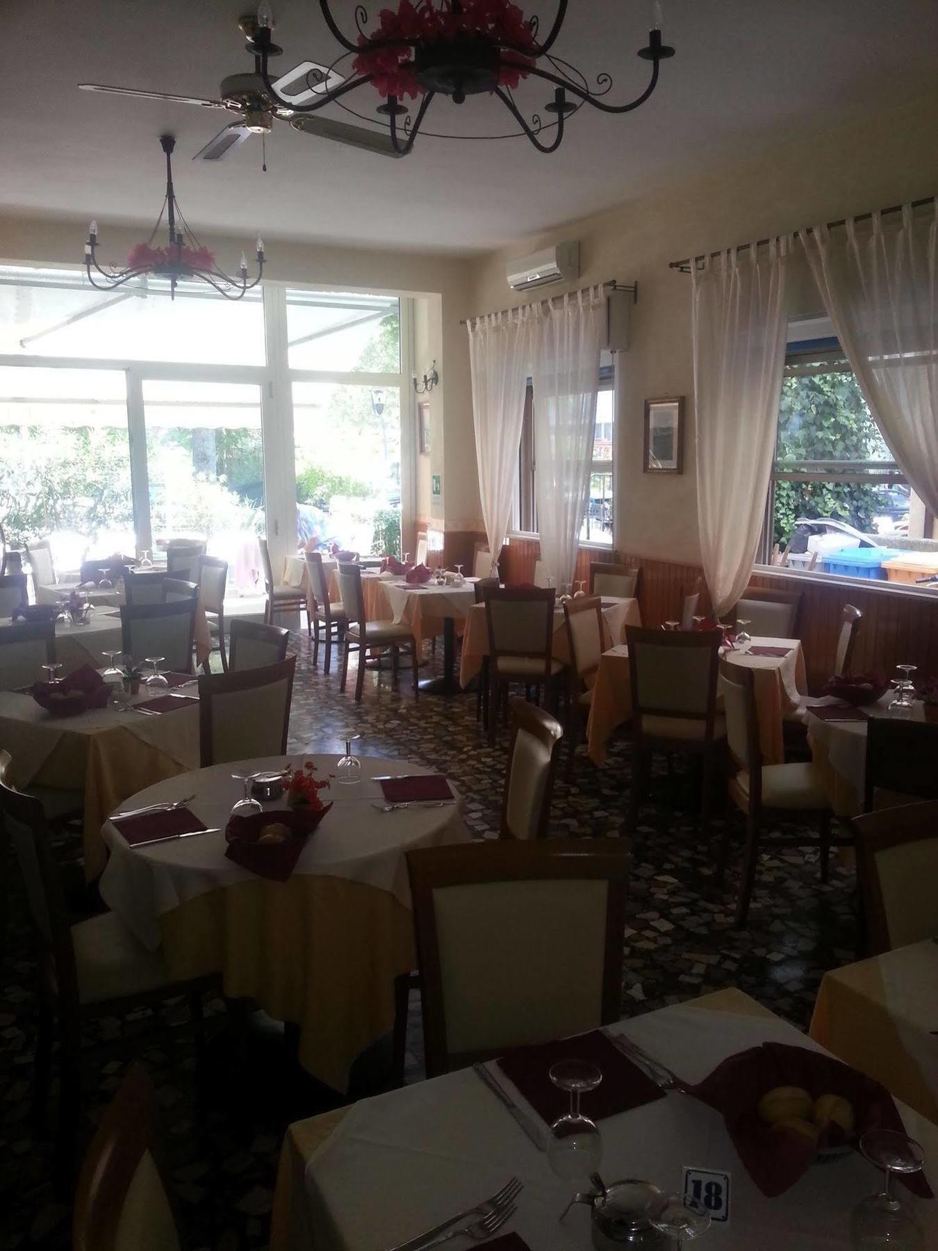 Mehari Rimini - Family Hotel Екстериор снимка